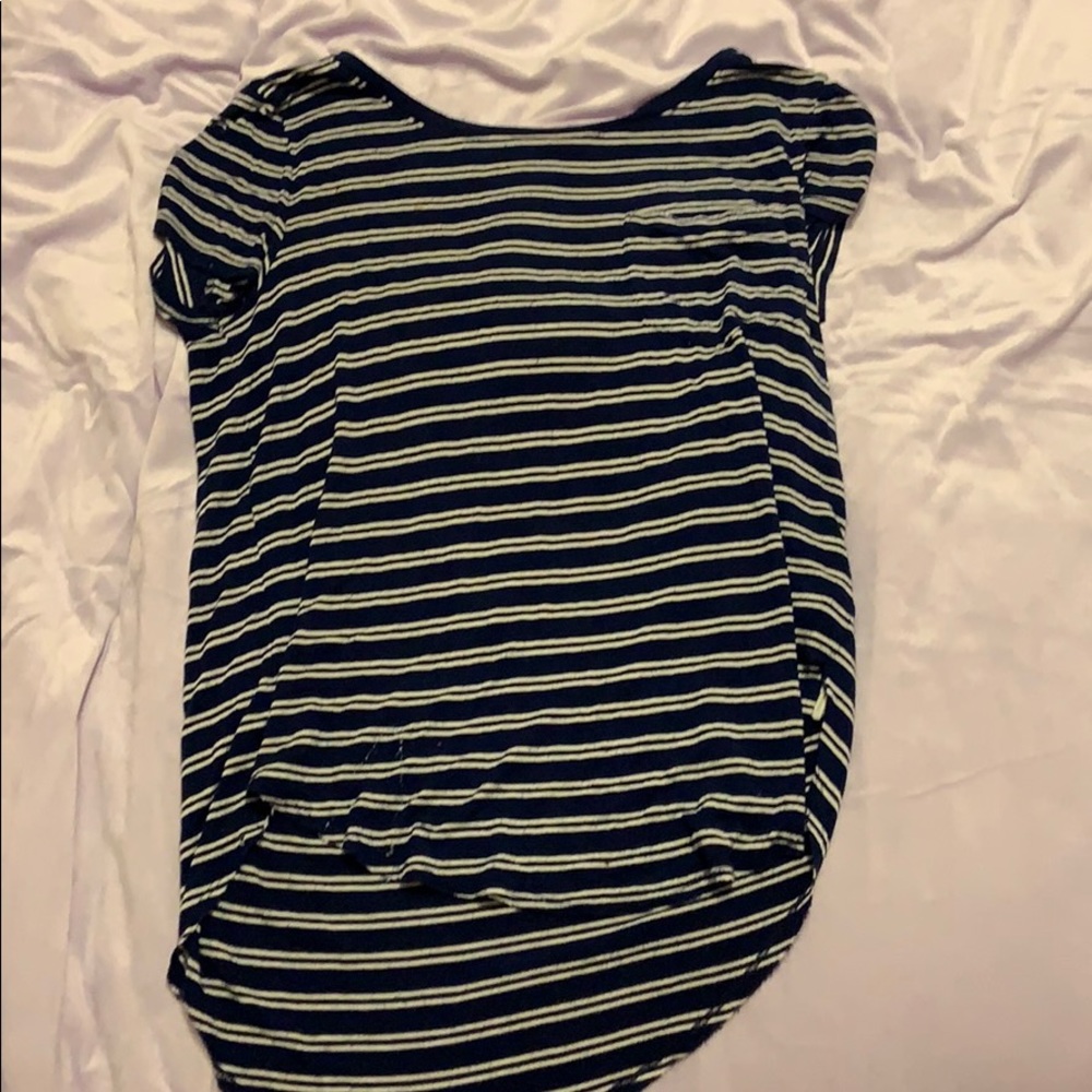 Hollister flowy t-shirt